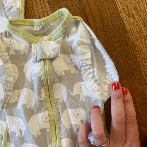 Woombie elephant swaddle/sleep sack transitions size 0-3 months 5-13 lb - Picture 4 of 5